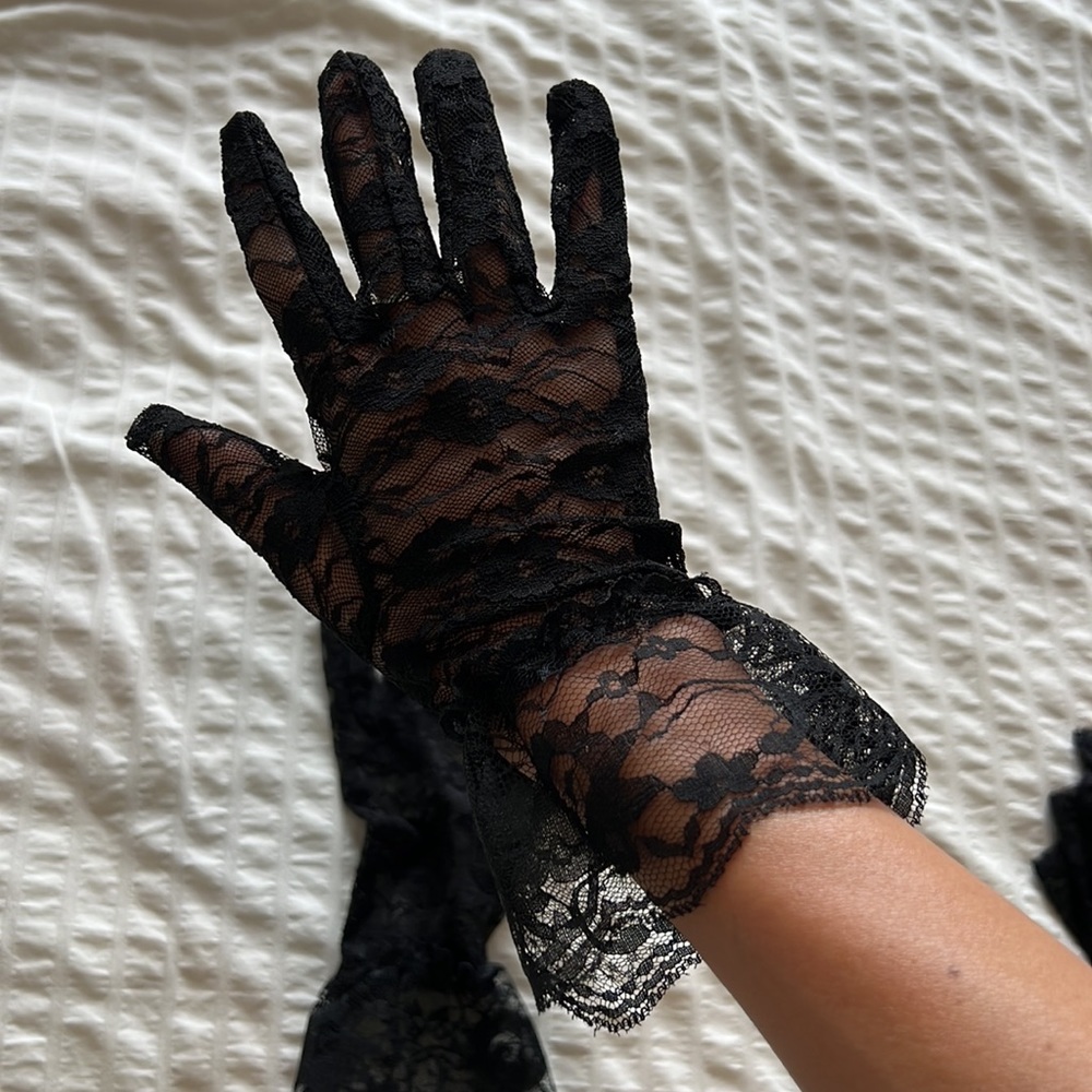Black lace gloves & Feather Bow Mesh Clip on Halloween - Picture 8 of 12